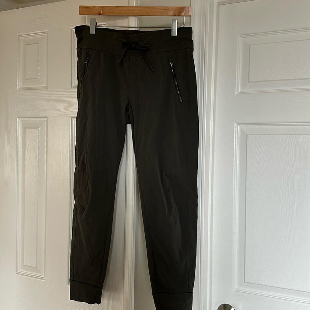 Athleta North Trekkie jogger size 8